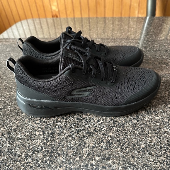 Skechers Arch Fit Go Walk Black Athletic Sneakers Style # 124887 NWOT - Picture 5 of 10